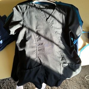 Cherokee Scrub Top -Size small